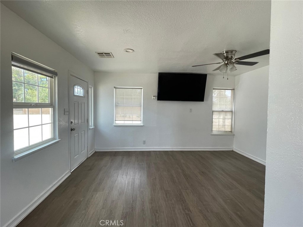 2131 W Avenue M12 Property Photo 6