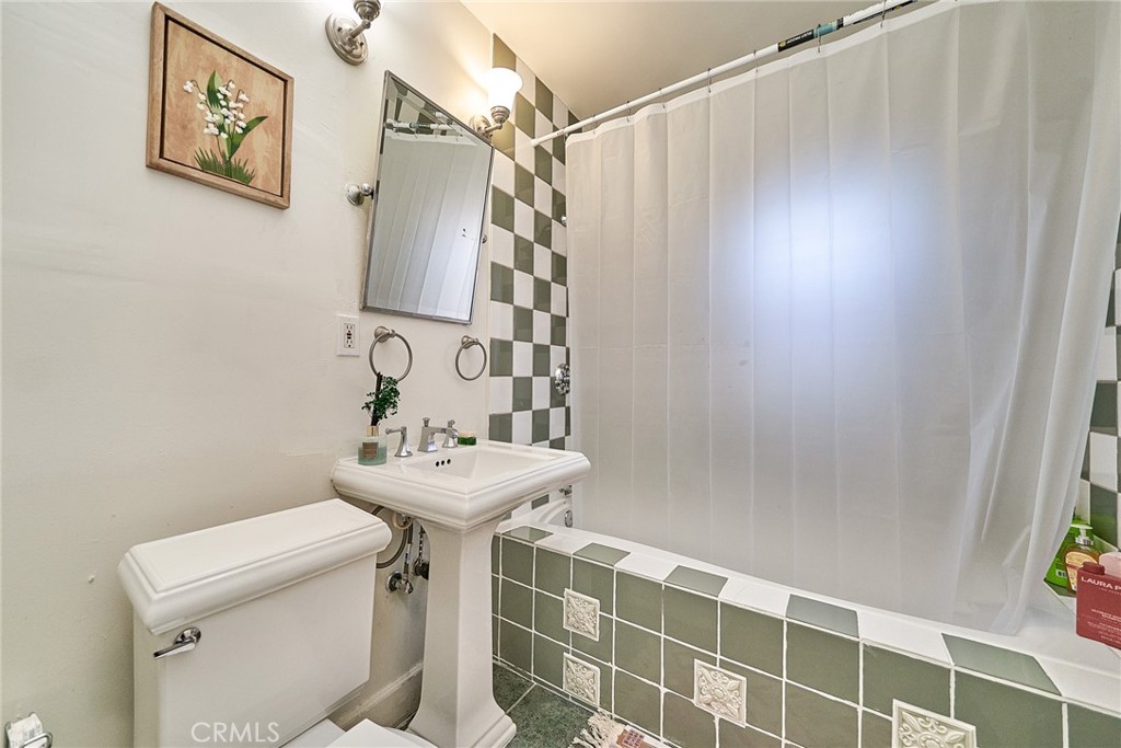 2420 Maine Property Photo 26