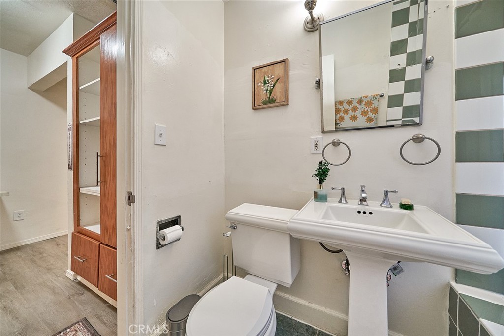 2420 Maine Property Photo 27