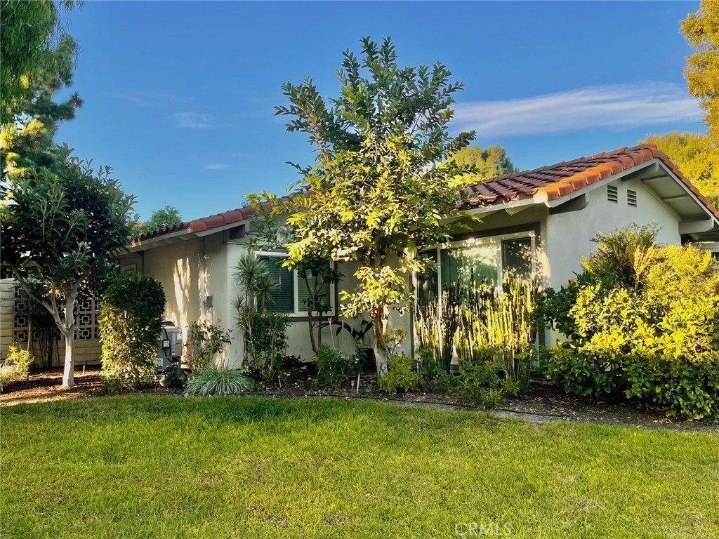 2311 Via Puerta B Property Photo 2