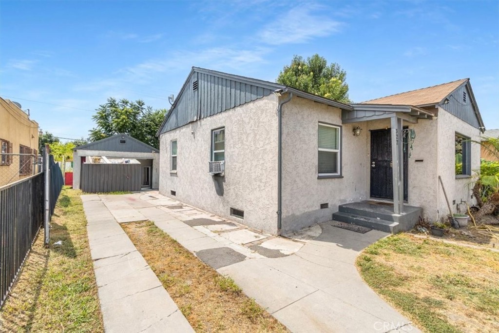 322 W School Street Property Photo 2