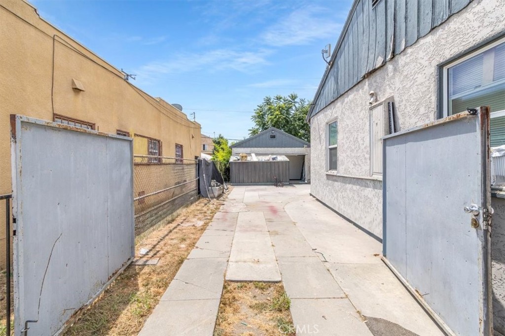 322 W School Street Property Photo 22