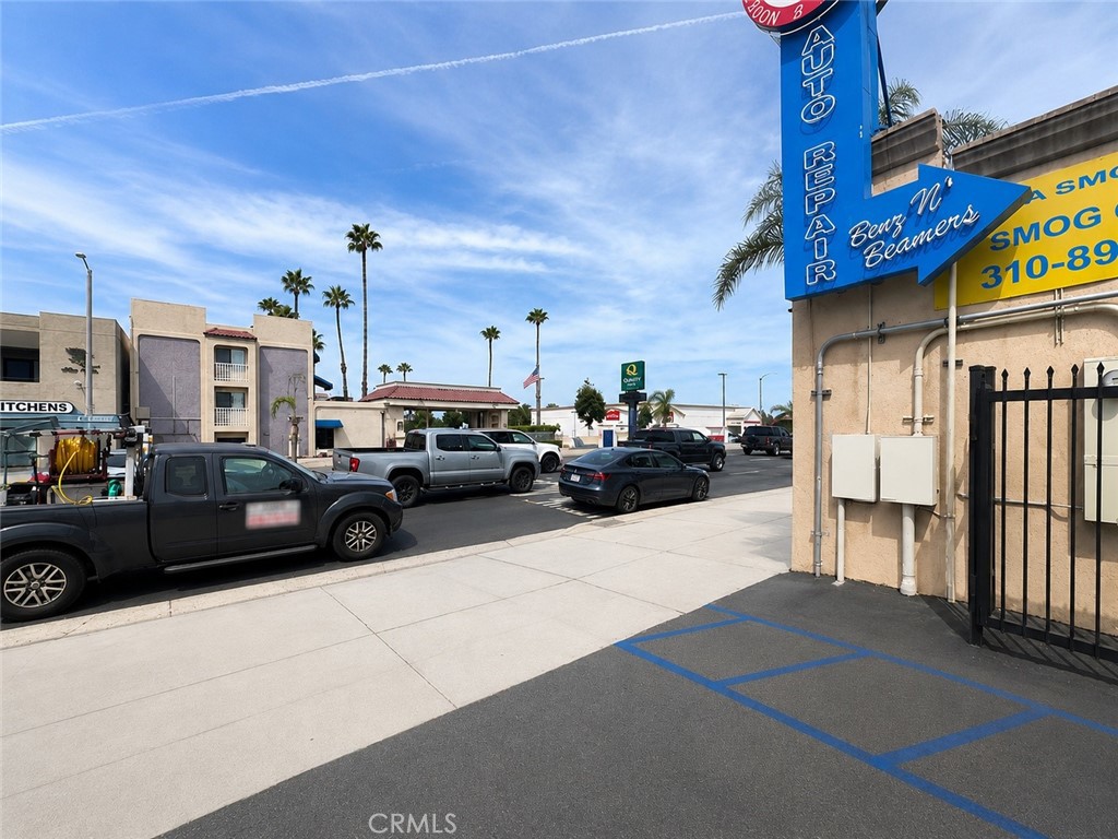 2032 Pacific Coast Property Photo 3