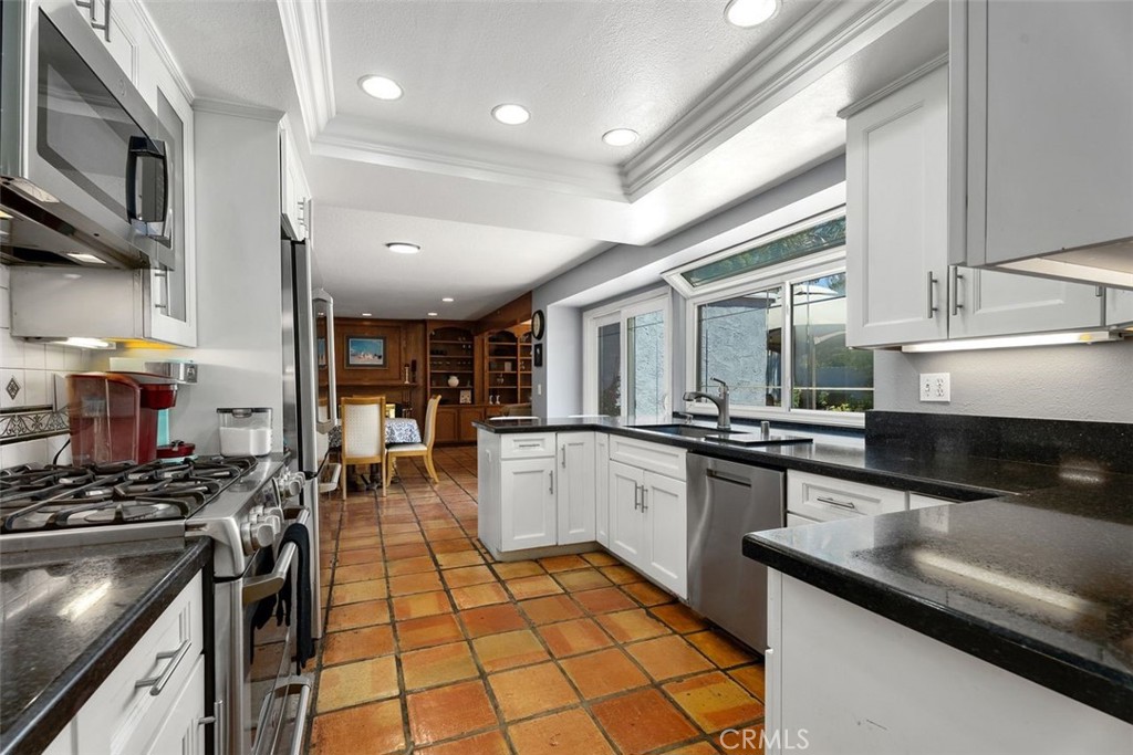 8058 E Woodsboro Avenue Property Photo 11