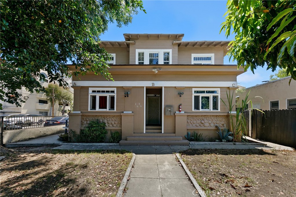 1636 N Stanton Property Photo 1
