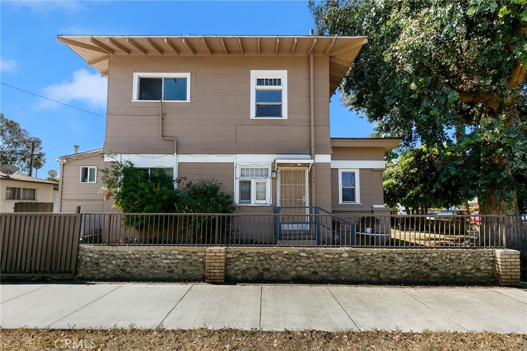 1636 N Stanton Property Photo 3