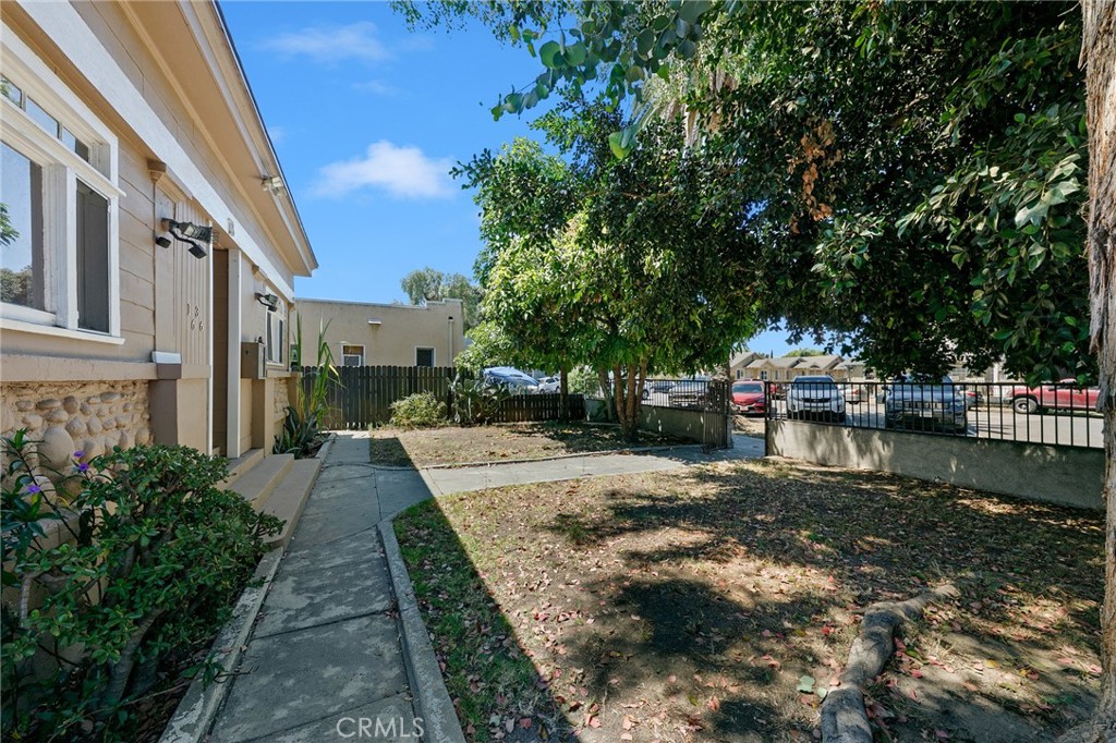 1636 N Stanton Property Photo 4