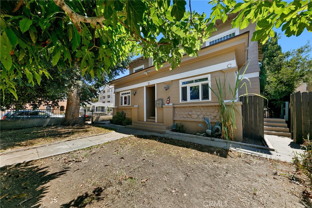 1636 N Stanton Property Photo 5