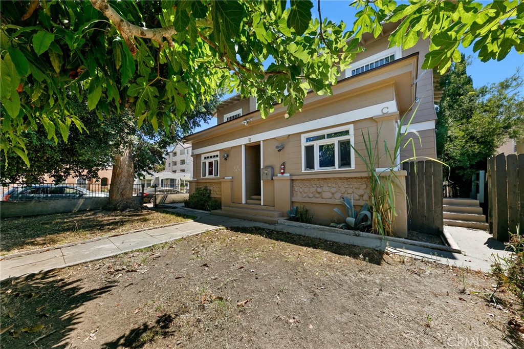 1636 N Stanton Property Photo 5