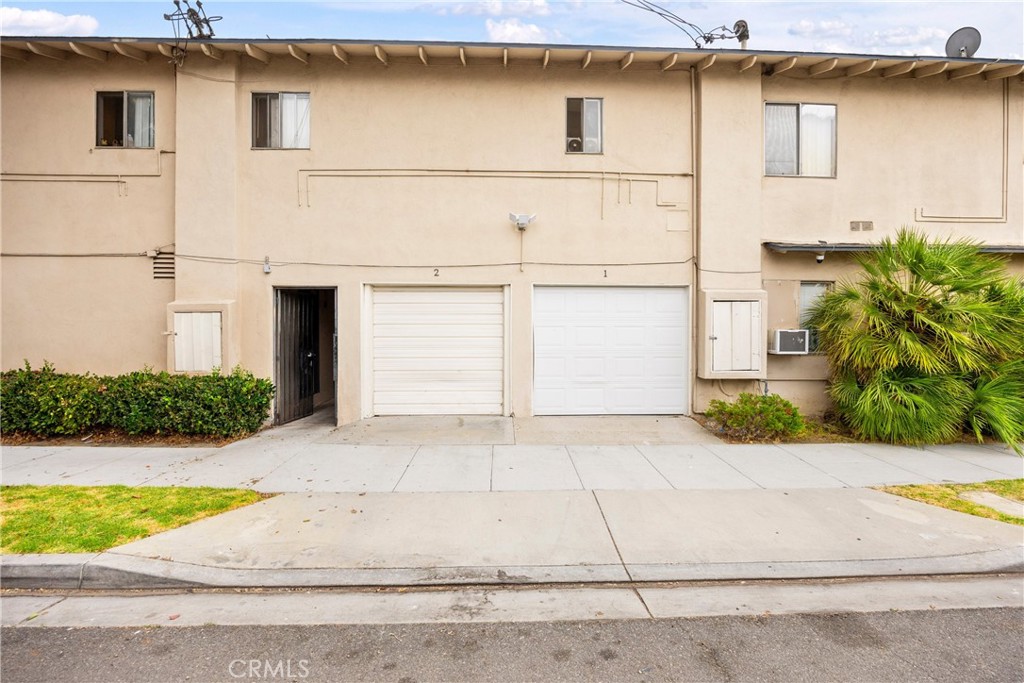 1005 E Harding Street Property Photo 4