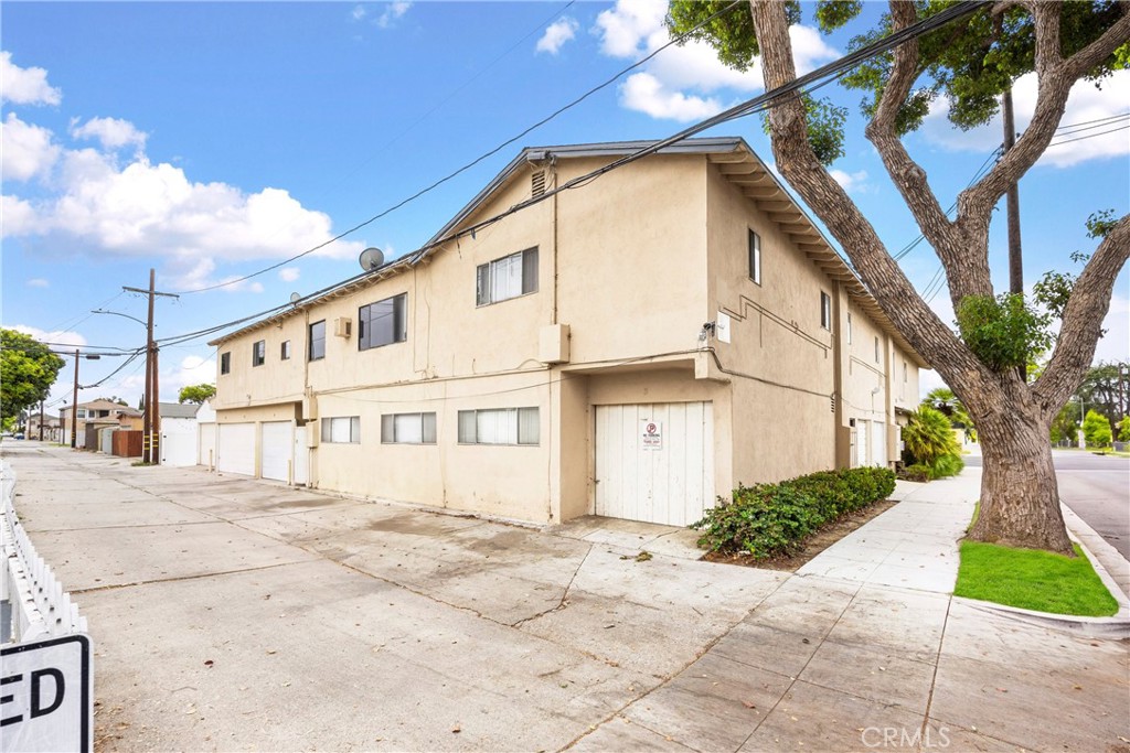 1005 E Harding Street Property Photo 6