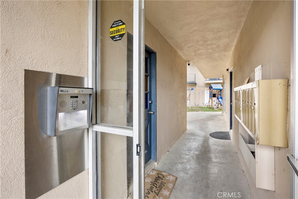 1005 E Harding Street Property Photo 8
