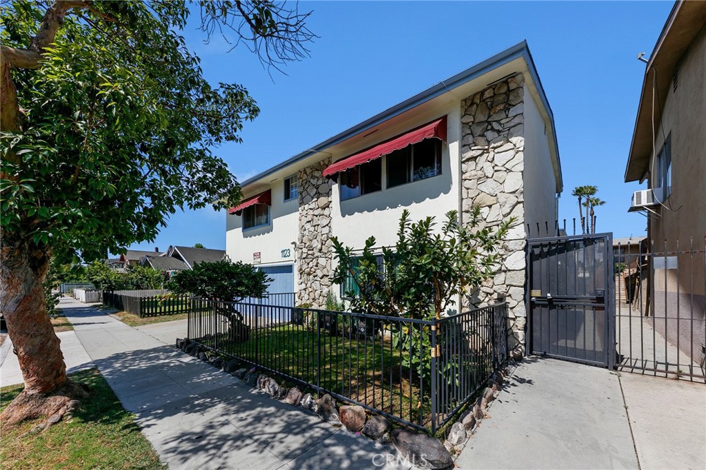 1123 Cedar Property Photo 3