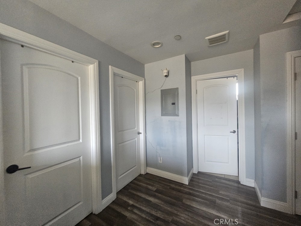 720 W 85th Property Photo 3