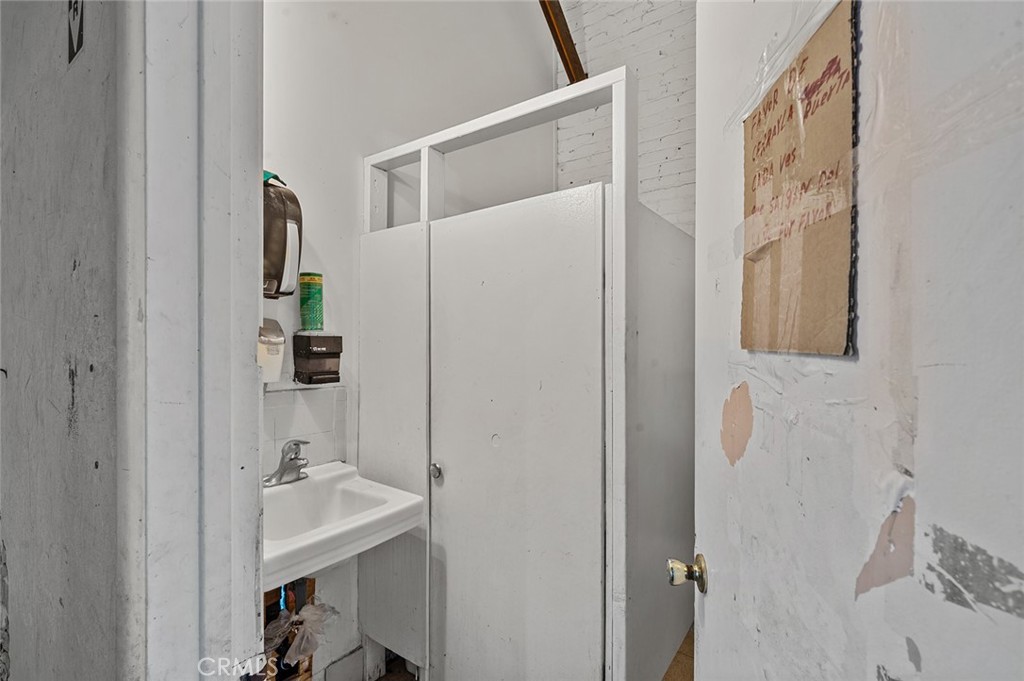 2000 S Main Property Photo 40