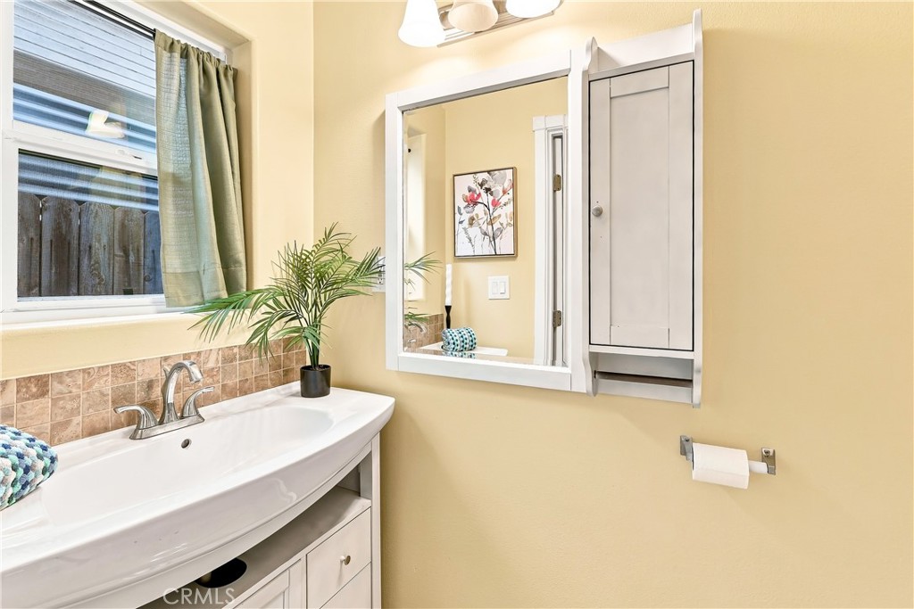 613 N. Raitt St. Property Photo 12