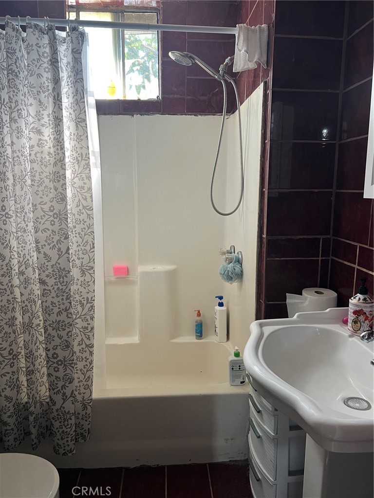 1202 W 90th Property Photo 6