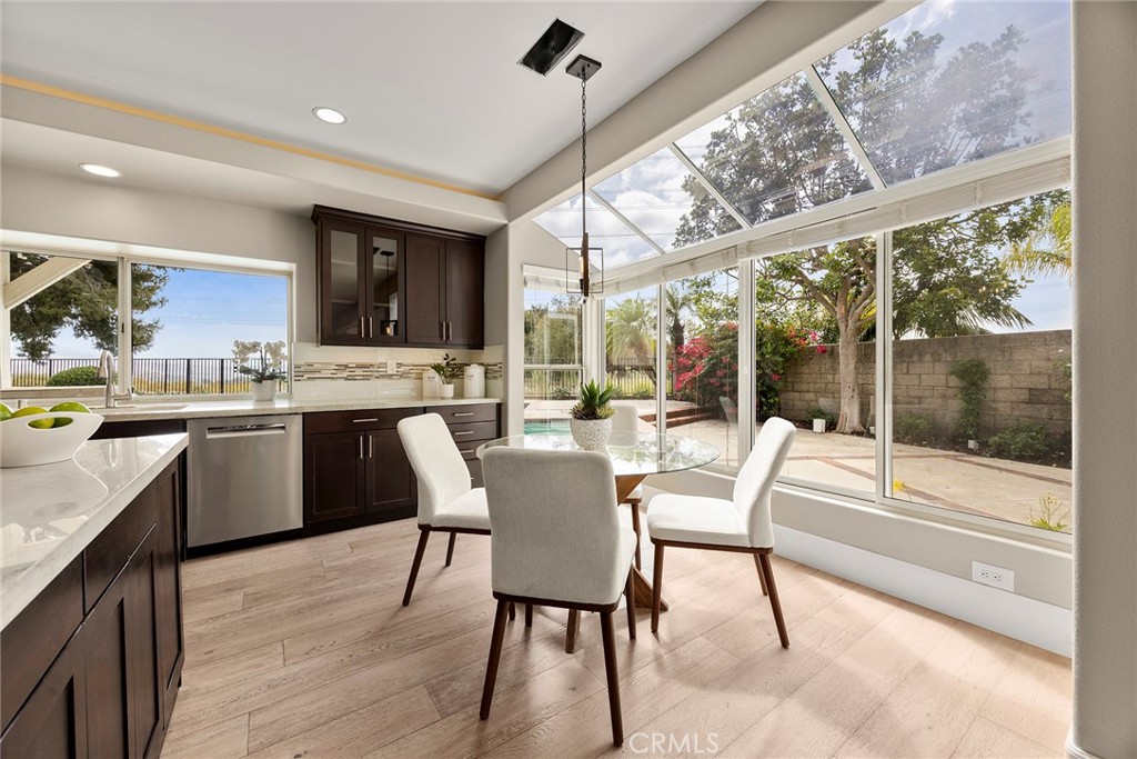 2601 N Rosemere Property Photo 11