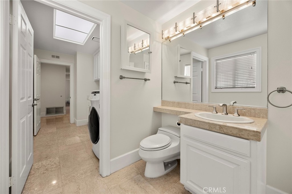 2601 N Rosemere Property Photo 25