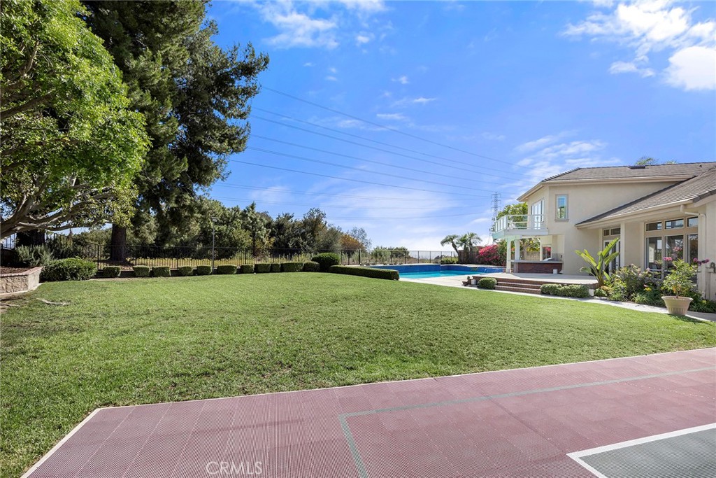 2601 N Rosemere Property Photo 45