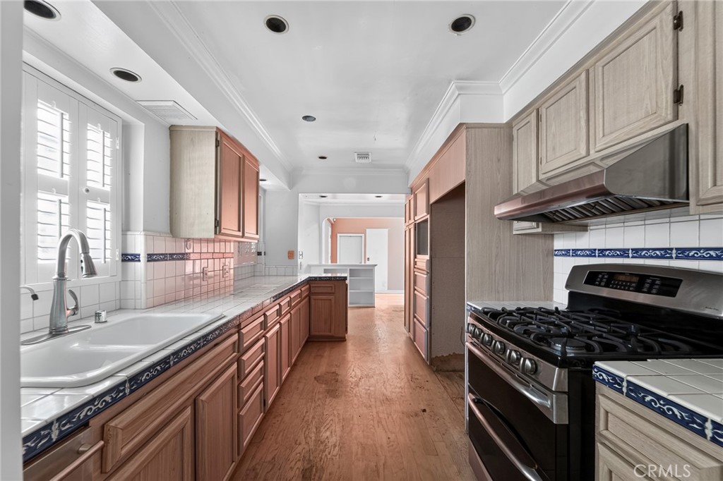 2201 E Glenoaks Property Photo 10