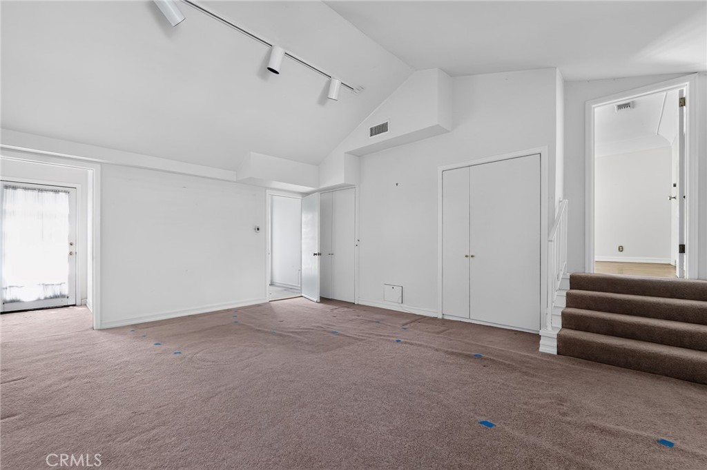 2201 E Glenoaks Property Photo 16