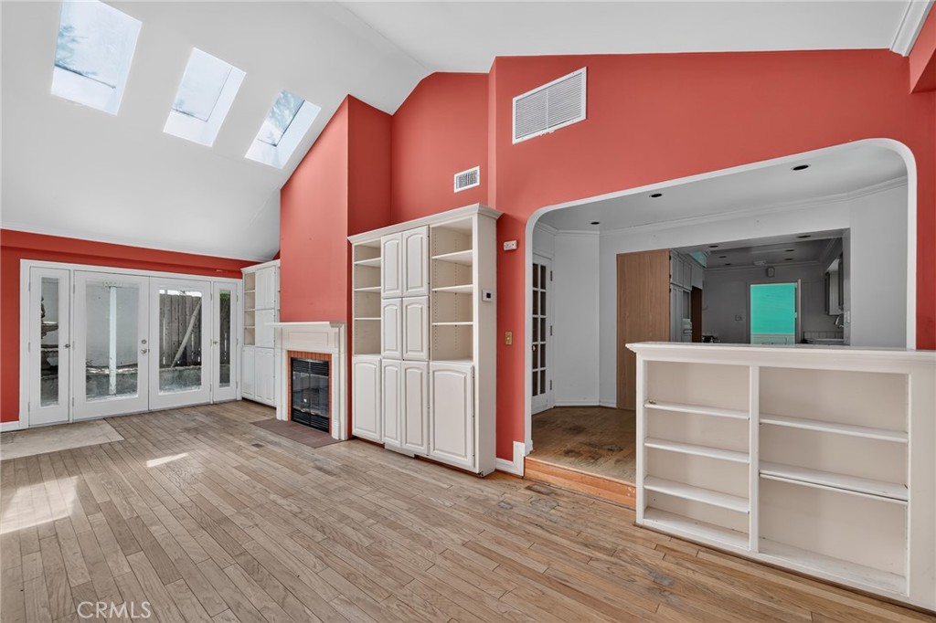 2201 E Glenoaks Property Photo 17