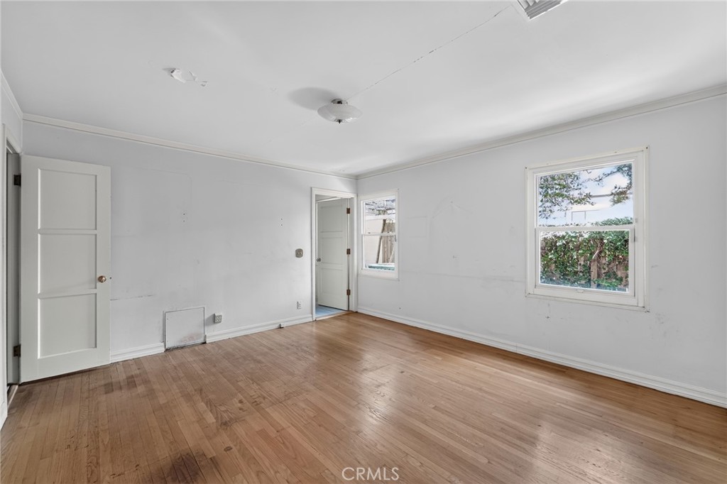 2201 E Glenoaks Property Photo 19
