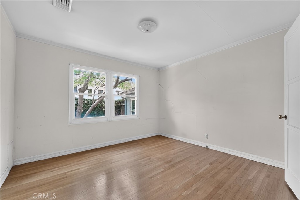 2201 E Glenoaks Property Photo 24