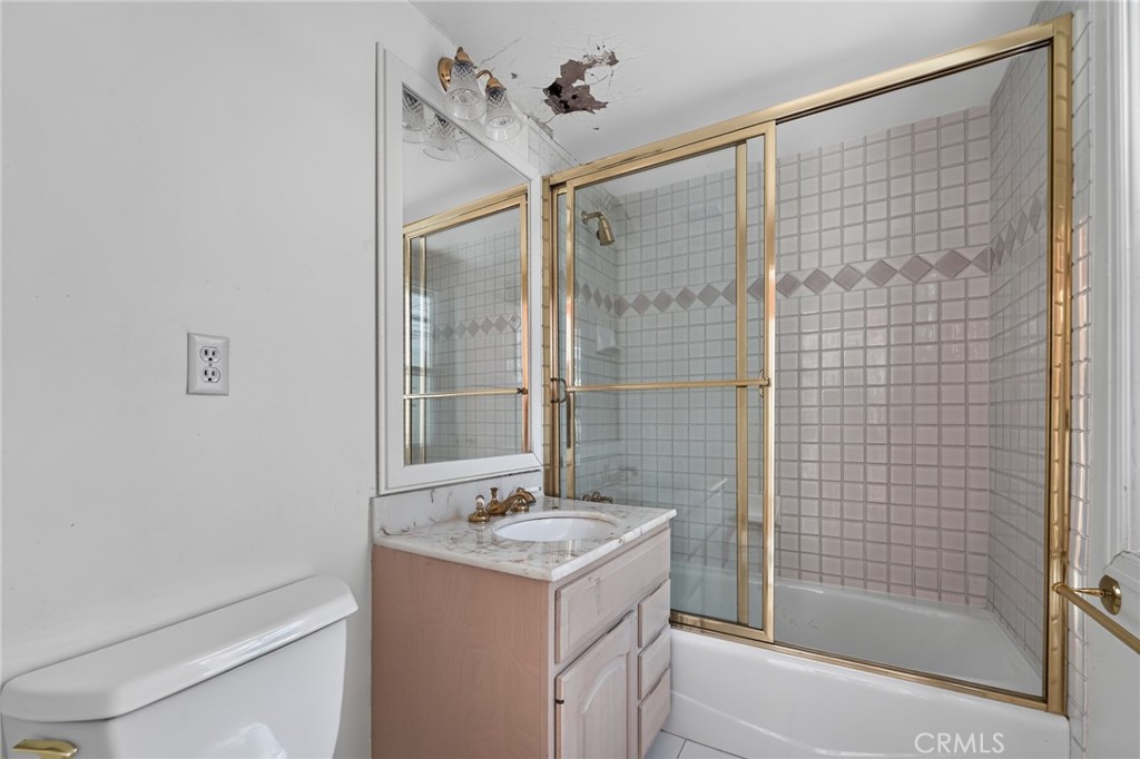 2201 E Glenoaks Property Photo 27
