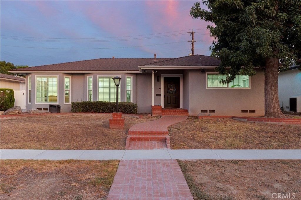 1066 E 45th Way Property Photo 3