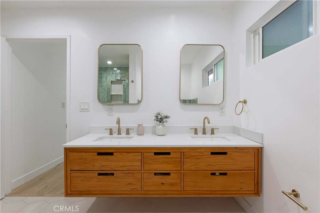 1066 E 45th Way Property Photo 14