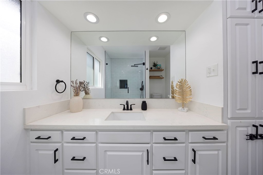 1066 E 45th Way Property Photo 18