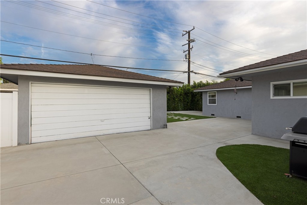 1066 E 45th Way Property Photo 24