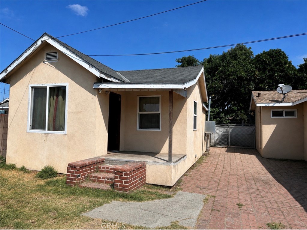 217 W Douglas Property Photo 3