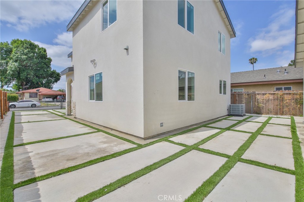 1043 W 151st Street Property Photo 9