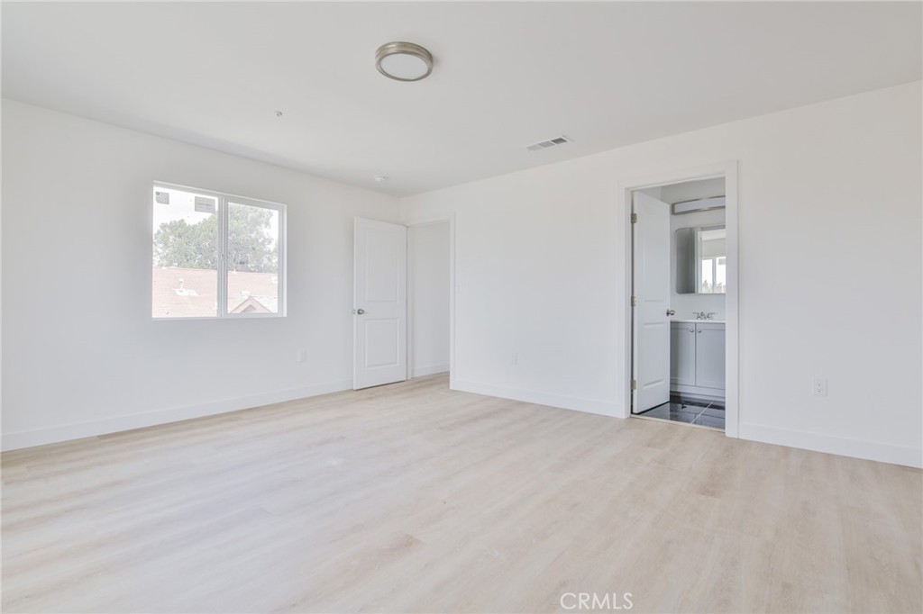 1043 W 151st Street Property Photo 32