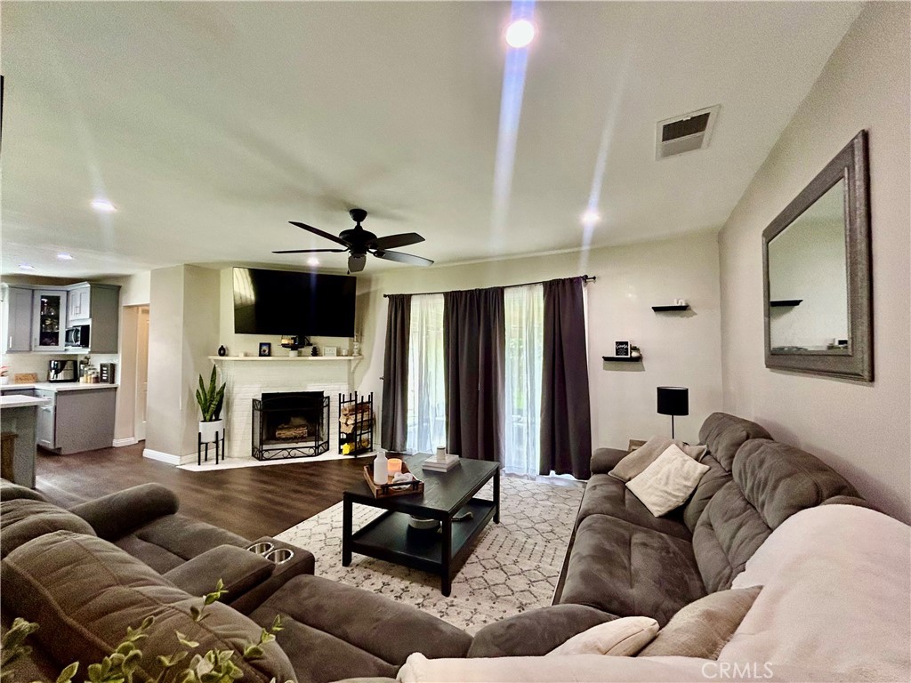 205 E Cypress Property Photo 4