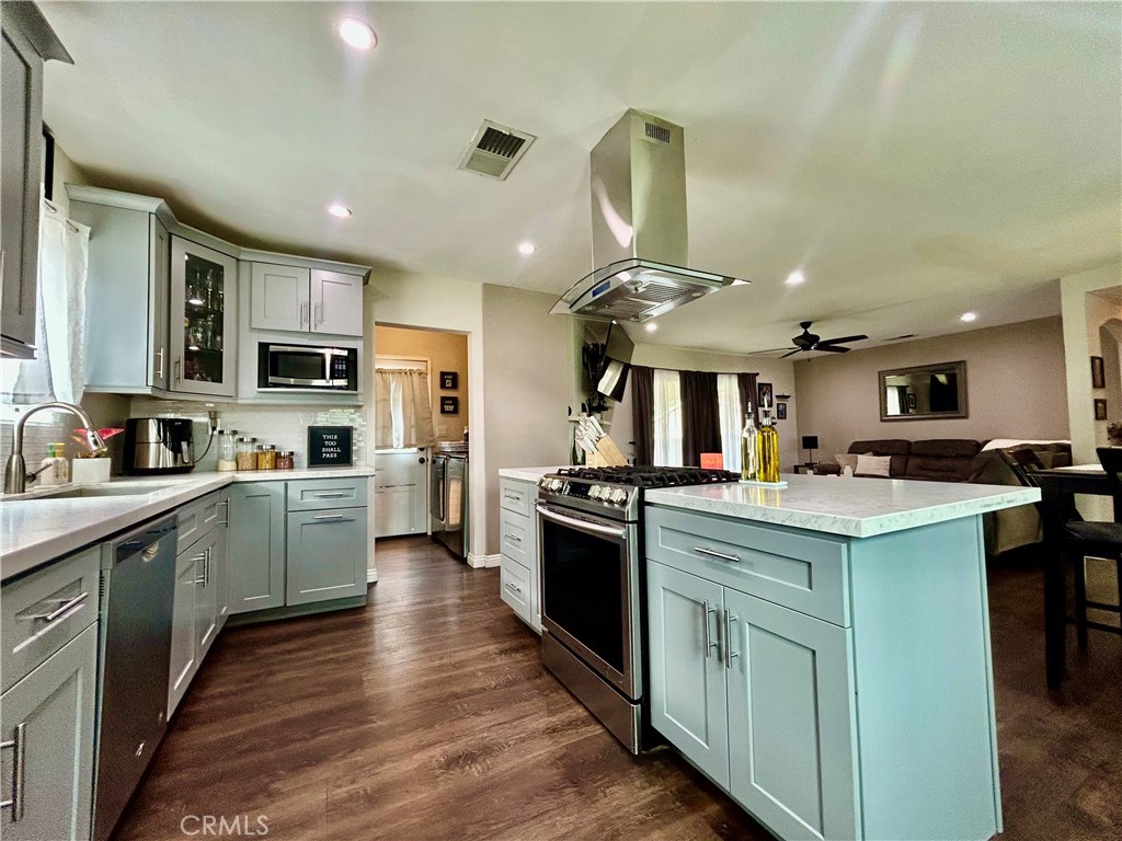 205 E Cypress Property Photo 8