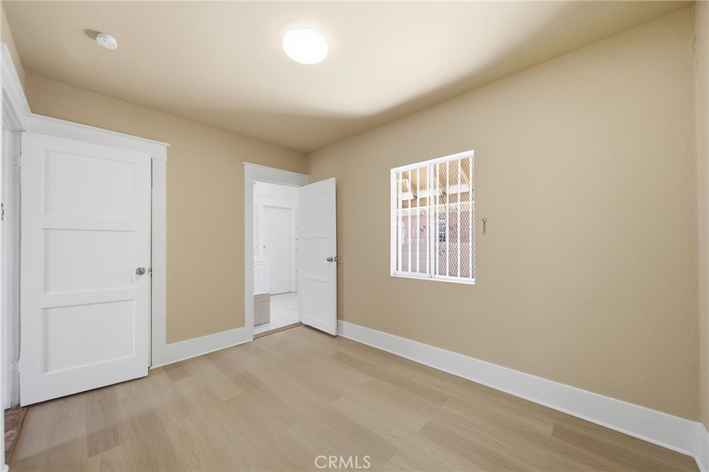 242 W 88th Property Photo 8