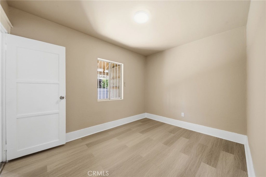 242 W 88th Property Photo 17