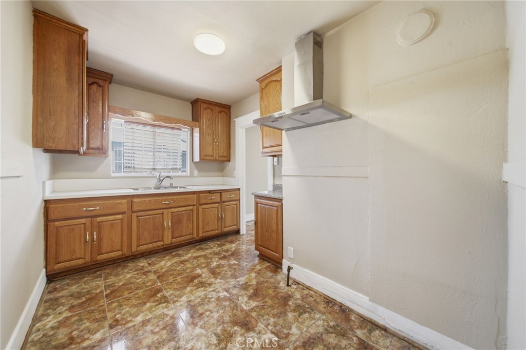 242 W 88th Property Photo 18