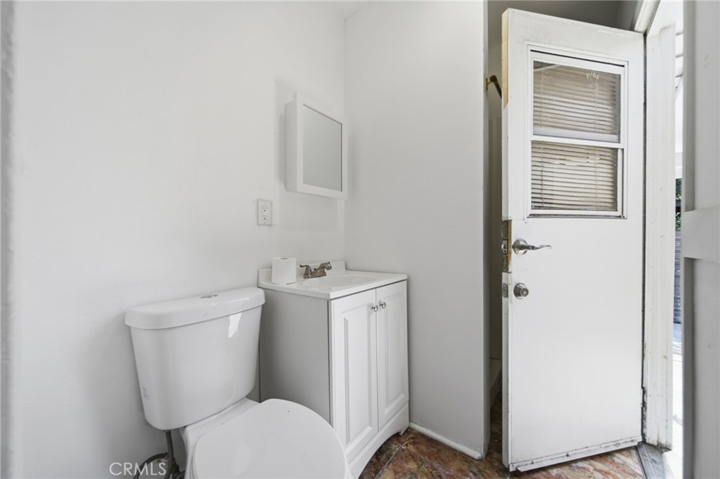 242 W 88th Property Photo 25