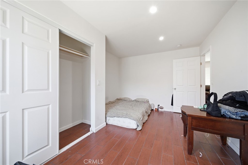 242 W 88th Property Photo 39
