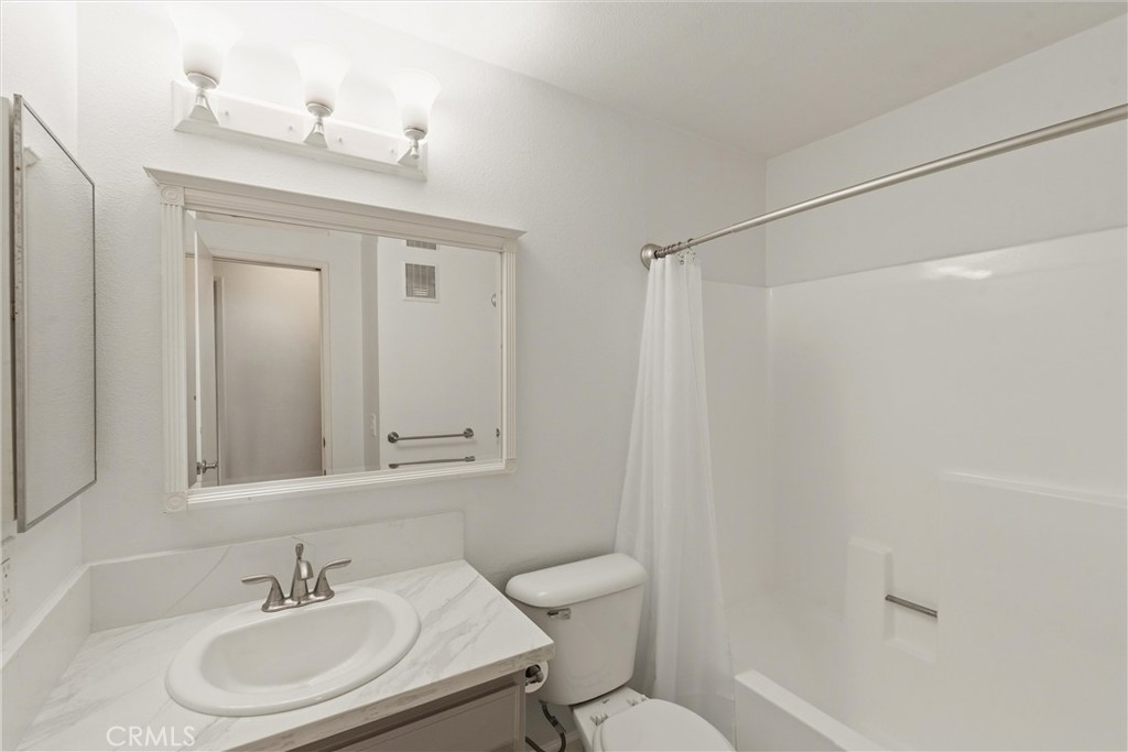 3425 E 15th 12d Property Photo 13