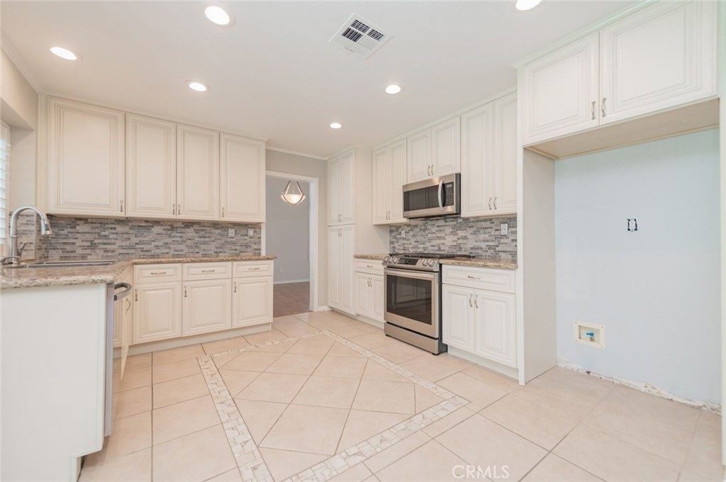 3420 New York Property Photo 15