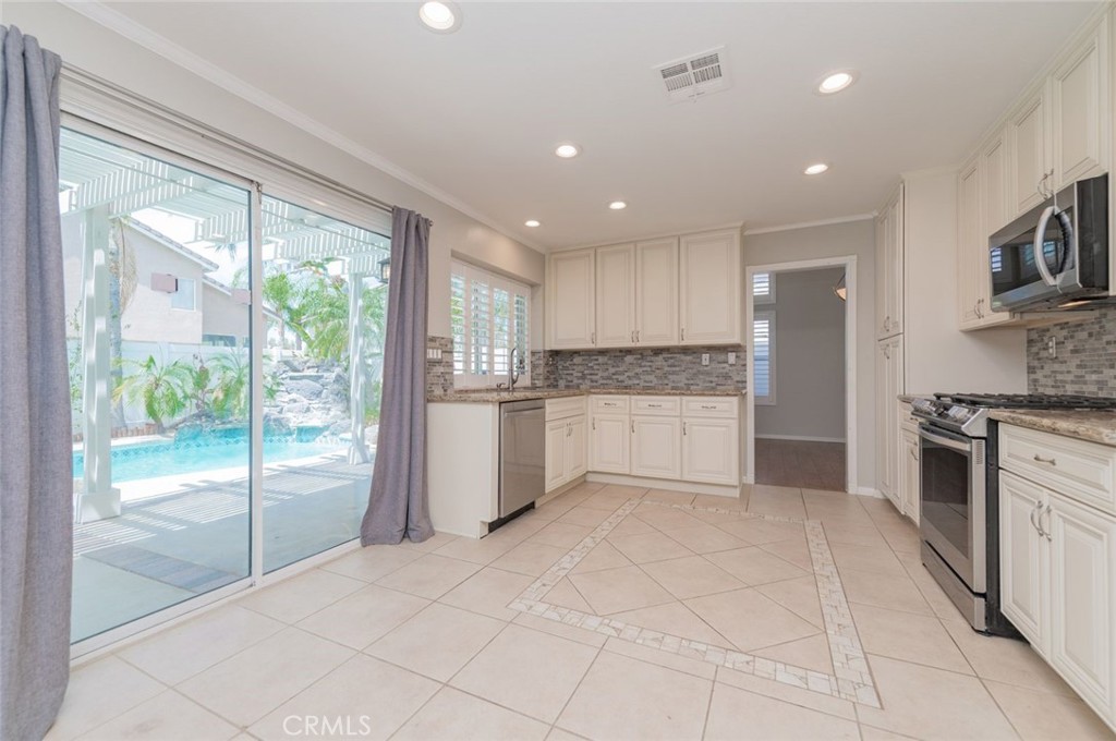 3420 New York Property Photo 16