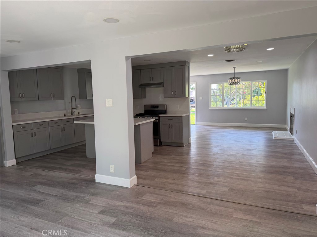 6603 Mitad Court Property Photo 4
