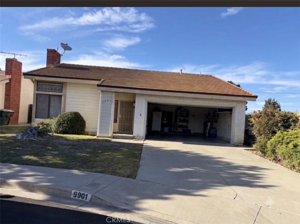9901 Cedar Property Photo