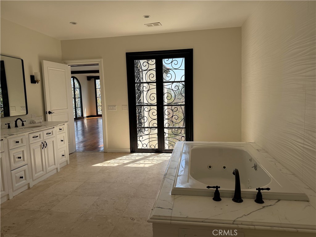 1301 N Beverly Property Photo 14